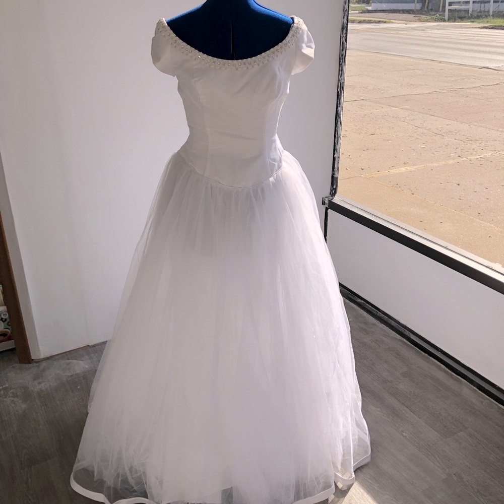 Mon Cheri Bridal Inc Wedding Modest Capped Sleeved Wedding Dress Size 12